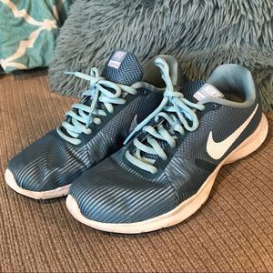 Women’s Nike Flex Bijoux shoes in size 7.